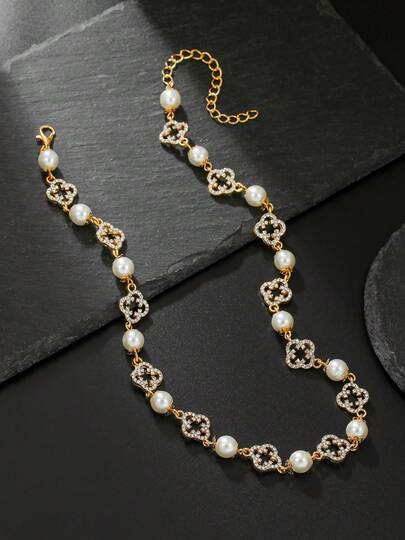 1 pieza Collar de trébol hueco con perlas falsas de moda, adecuado para el atuendo diario de niñas, regalo para amigos, conjunto a juego para padres e hijos