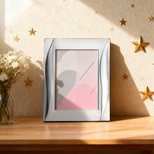 Marco de fotos de metal 3D moderno en arco de 6/7/8 pulgadas en color plata-blanco, decorativo para pintura y exhibición artística de fotos, decoración de lujo para el hogar, ornamento artístico de sobremesa - Plateado - Ver 4