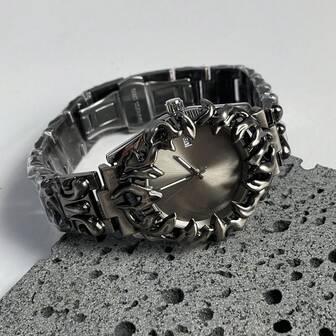 1pc Dark Thorn Metal Wristwatch, Personalized Red/Grey Dial Retro Punk Style Watch, Niche Design Men's Cool Quartz Watch, Casual Daily Wear