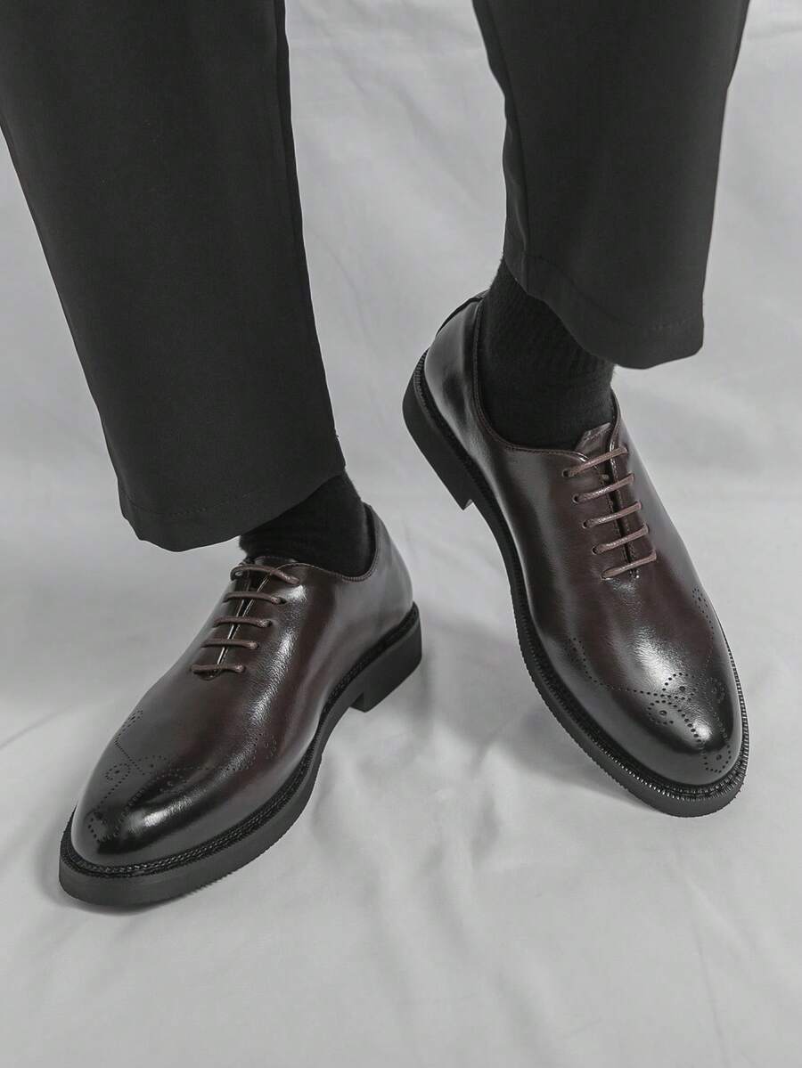 Men's Formal Leather Oxford Shoes, Vintage Carved Lace-Up Low-Top Casual Brogue Shoes - Brown - View 1