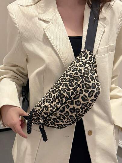 女士时尚豹纹胸包，多口袋设计方便收纳，可调节肩带，适合休闲、工作、通勤、旅行等场合。
