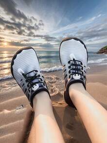 1 Pair Summer New Kids Aqua Shoes, Striped Fashion Print, Breathable Mesh Quick-Dry, Boys Beach Water Swimming Shoes, Low-Top Hook And Loop, Rubber Sole, Wear-Resistant Outdoor, Boys Cycling Shoes, Lightweight Indoor Yoga Jumping Rope Running Training Shoes