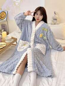 Coral Fleece Floral Decor Velvet Robe, Warm Winter Bathrobe, Cute Long Sleeve V-Neck Pocket Robe, Women's Pajama Set, Thick Long Velvet Bathrobe Loungewear, Essential Autumn/Winter Homewear, Accompany You Through The Cold Winter, Christmas/Birthday Gift