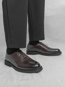 Men's Formal Leather Oxford Shoes, Vintage Carved Lace-Up Low-Top Casual Brogue Shoes - Brown - View 2