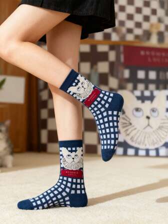 1 Pair Unisex Blue Plaid White-Eyed Cat Mid-Calf Socks, Fashionable, Soft And Comfortable For Autumn/Winter, Suitable For Indoor, Outdoor, Sports And Daily Wear