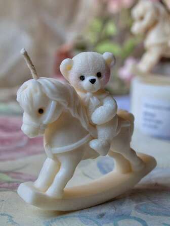 1个小熊骑摇摇马香薰蜡烛模具，DIY创意可爱小熊石膏模具，家居装饰/礼品摆件环氧树脂模具，手工铸造模具，艺术摆件粘土石膏模具