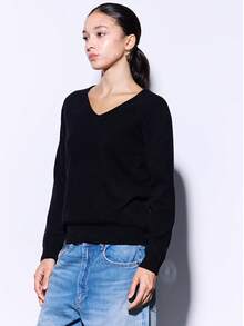 100% 美利奴羊毛 V 领针织衫，百搭显瘦，柔软舒适，秋季新品，顺滑美利奴羊毛，适合新年、感恩节等场合。 - 黑色 - 查看 3