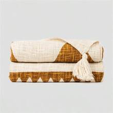 Tramas+ Plaid in cotone Fauno con stampa multicolore a rombi, righe e zigzag in ocra, dimensioni 120x190 cm - Aggiungi stile e versatilità alla tua casa, ideale per decorare il divano o il letto, con dettagli in nappa che donano freschezza ed eleganza, disponibile in vari colori e dimensioni per adattarsi a qualsiasi spazio. - OCRA - Visualizzare 1
