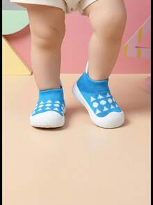 أحذية مشي أطفال رضع وصغار قابلة للتنفس مصنوعة من الحياكة مانعة للانزلاق ذات نعل ناعم للارتداء السهل، أحذية مشي للأطفال الرضع للبنين والبنات للاستخدام الداخلي والخارجي في الربيع والصيف - الأزرق - مشاهدة 3