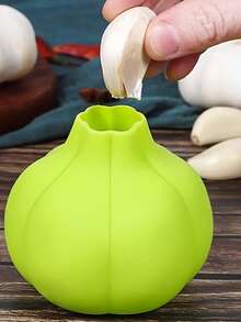 3件套蒜瓣剥皮器，适用于厨房食品准备。浅米色，轻松去除蒜皮。简单、方便、快捷且易于清洁的厨房小工具。便携式户外旅行蒜瓣剥皮器。