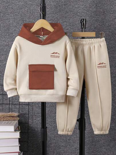 男童休闲标语印花袋鼠口袋连帽卫衣和运动裤套装（2件套），适合休闲、运动、日常穿着、户外活动、上学、秋冬季穿着。