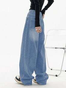 Jeans de pierna recta para mujer talla grande - Ajuste relajado vintage, tiro medio, pantalones de corte holgado con detalles de botones - Lavado ligero - Ver 2
