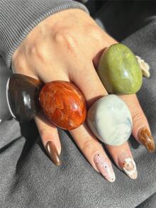 4 件套独特几何极简树脂戒指，超大椭圆形戒指，颜色包括棕色、红色、绿色、灰色和白色，适合女性日常佩戴，也适合节日和派对场合。 - 彩色 - 查看 2