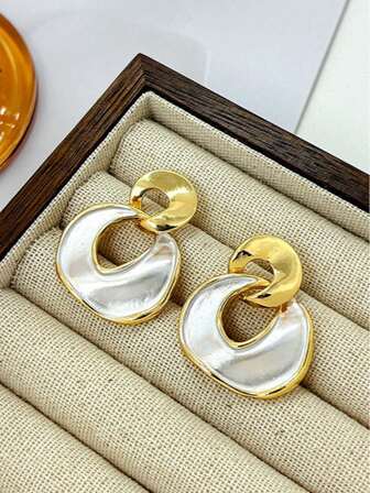 1 Pair Fashionable Geometric Golden Earrings, Elegant Stud Earrings Suitable For Women's Daily Wear, Gift For Friends, Sisters, Women's Jewelry