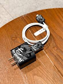 Estuche de carga a prueba de golpes con estampado gráfico de estilo oscuro y elegante para hombres, compatible con el adaptador de carga de Apple para iPhone 11/15 Pro Max/17 Pro Max/13/14/15/16 Pro Max - Negro - Ver 3