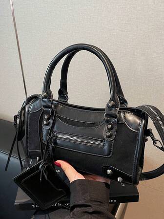 Nuevo y elegante bolso de mano para mujer de color negro, con cierre de cremallera, doble asa, correa para el hombro ajustable, que se puede llevar en el hombro, cruzado o a mano. El interior puede contener llaves, lápiz labial, cosméticos y otros artículos esenciales diarios. Adecuado para mujeres y estudiantes para ir al trabajo, de compras, citas, viajes de negocios, viajes y otras ocasiones diarias. Ideal como regalo de Navidad o Nochebuena, o para viajes navideños.