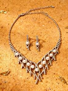 مجموعة مجوهرات فاخرة من قلادة وأقراط مرصعة باللؤلؤ والماس، مكونة من قطعتين، مناسبة لحضور حفلات الخطوبة والزفاف وعيد الهالوين وعيد الميلاد، مجموعة مجوهرات فاخرة وعصرية - فضي - مشاهدة 3