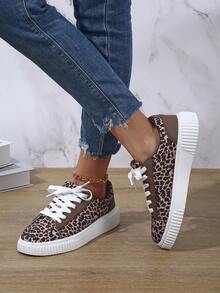 Trending Chic Black & White Leopard Print Soft Bottom Comfortable Retro Women Shoes - White Leopard Print - View 6