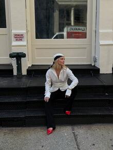 Camisa de Manga Longa Solta e Irregular, Top com Amarração Frontal Falsa em Camadas, Adequada para Trabalho, Negócios, Uso Casual, Top Branca de Manga Longa Elegante com Botão e Gola Clássica de Top, Bainha Assimétrica e Detalhe Anodado, Top de Manga Longa Branca de Poliéster, Camiseta Interna