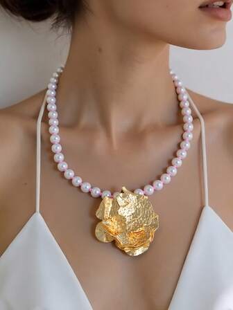 1pc Fashionable Minimalist Faux Pearl Metal Flower Pendant Necklace For Women, Suitable For Daily Wear And Formal Occasions