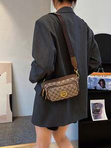 Bolso de hombro, bolso cuadrado y bolso bandolera de moda clásica y versátil del 2025, de material de PU impermeable de unicolor con diseño de rombos, logotipo metálico de animal retro elegante y decoración con estampado de letras, adecuado para compras, bolso de mujer con estampado animal - Caqui - Ver 7