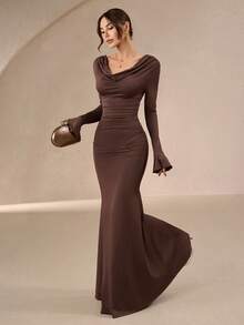 Vestido Longo Elegante Feminino para Outono/Inverno - Design Halterneck Finas Costas Abertas, Detalhes Plissados Torcidos, Mangas Bufantes, Bainha em Cauda de Peixe, Leve e Confortável, Adequado para Reuniões e Festas - Café - Visão 6