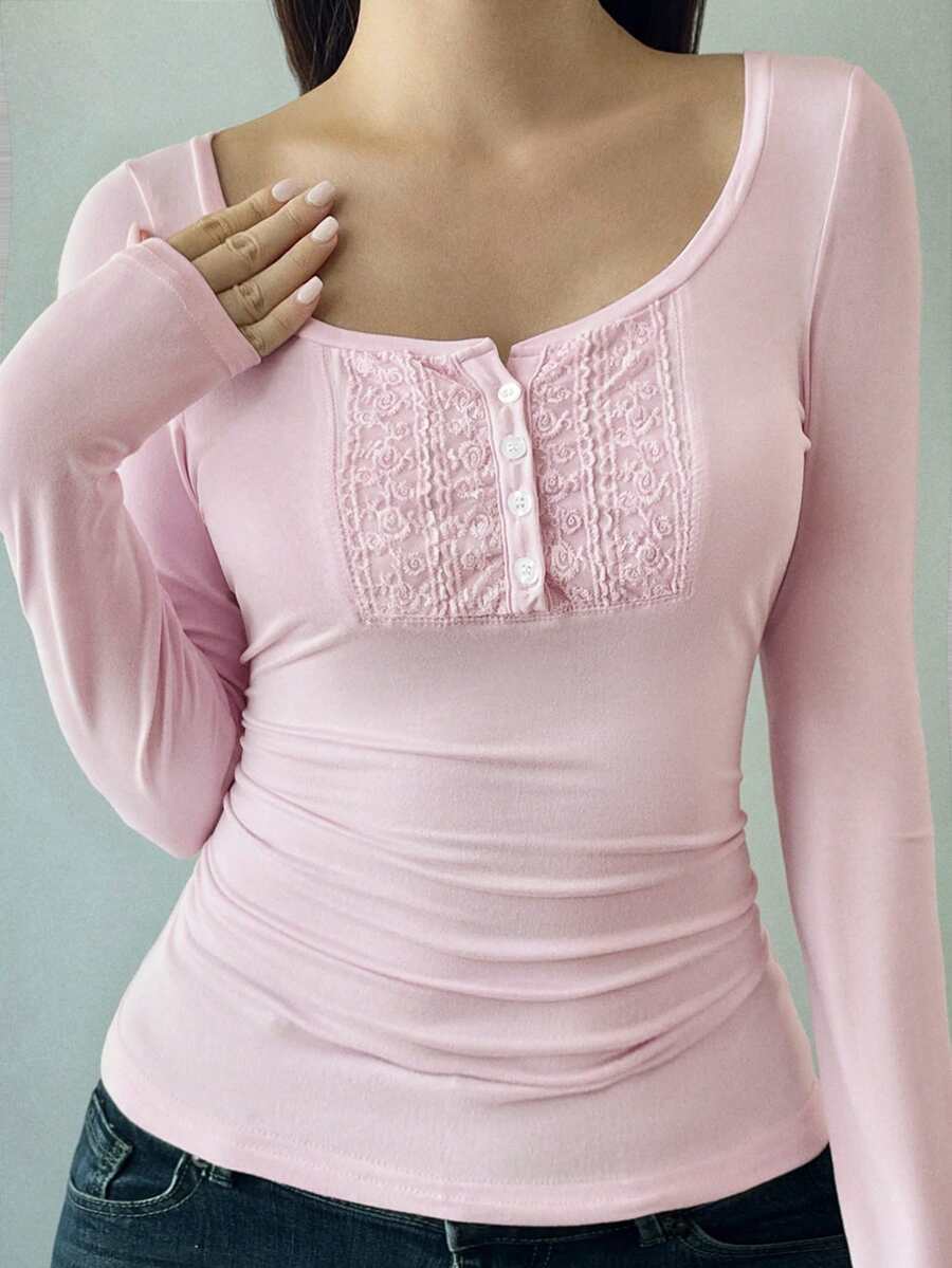 阳光女孩风格夏季女装返校蕾丝拼接半开领纽扣设计休闲修身长袖粉色针织T恤 春季