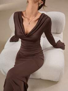 Vestido Longo Elegante Feminino para Outono/Inverno - Design Halterneck Finas Costas Abertas, Detalhes Plissados Torcidos, Mangas Bufantes, Bainha em Cauda de Peixe, Leve e Confortável, Adequado para Reuniões e Festas - Café - Visão 8