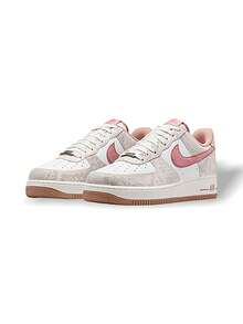 Nike 空军一号 07 LV8 EMB 男士运动鞋 吸汗透气保暖轻便百搭 纯色 Logo 弹性好 易洗速干 运动户外跑步上学日常穿着 浅白色/浅卡其色 HF2898-100 - 淺米白/淺卡其色 - 查看 2