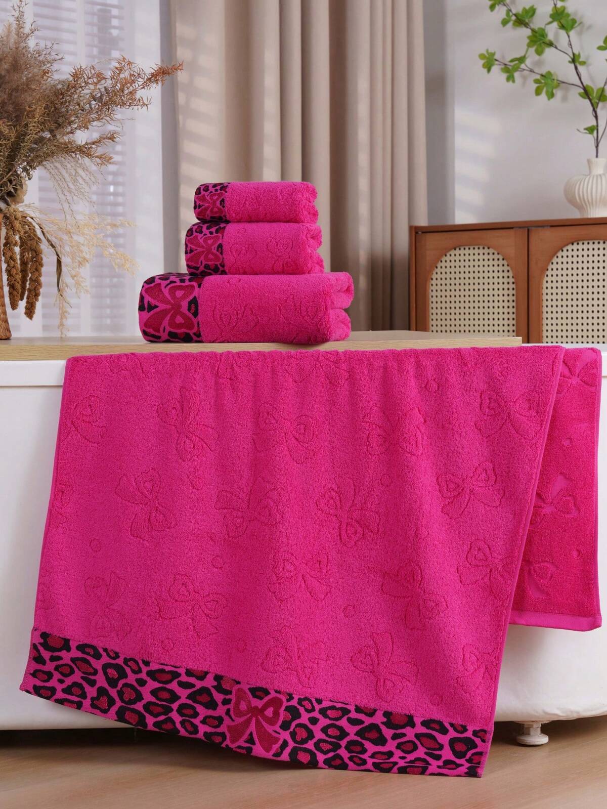 QIBHI 1/2/3pcs Optionnel, Serviette de bain/Serviette de visage/Serviette de main en coton éponge jacquard avec nœud 100% coton, Cadeau de la Saint-Valentin, Bordure en satin imprimé léopard, Serviette de bain en pur coton doux et absorbant, Serviette de salle de bain légère et douce, Serviette pour invités, Convient pour la salle de bain, l'hôtel, la salle de sport, les voyages, les cadeaux, le salon, les sports, l'extérieur, la plage, l'école, la rentrée scolaire, les accessoires de voyage, le 3
