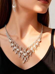 مجموعة مجوهرات فاخرة من قلادة وأقراط مرصعة باللؤلؤ والماس، مكونة من قطعتين، مناسبة لحضور حفلات الخطوبة والزفاف وعيد الهالوين وعيد الميلاد، مجموعة مجوهرات فاخرة وعصرية - فضي - مشاهدة 1