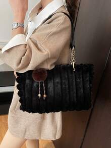 1 chiếc túi tote lớn có khóa kéo, chất liệu nhung mềm mại. Chiếc túi tote này được thiết kế với chất liệu nhung cao cấp và đi kèm với một dây xích thời trang. Đây là mẫu túi mới cho mùa Thu/Đông, rất phù hợp cho phụ nữ sử dụng hàng ngày. - màu đen - Xem 7