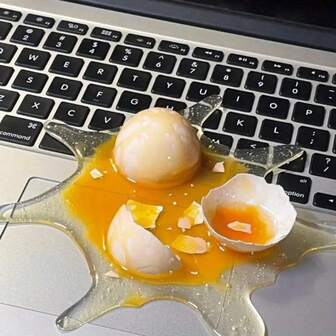 Skämtägg för telefon - Detta är ett intressant verktyg som är lämpligt att använda på första april/Halloween. Det är ett kreativt ägg i ABS-plast som går sönder när man slår på det, vilket gör det till en mycket underhållande present. Överraskningspresent, rolig och humoristisk present.