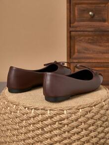 MonaNise 女士时尚方头蝴蝶结装饰套脚鞋,休闲户外穿着,百搭颜色有棕色、米色、黑色、白色、酒红色、卡其色、黑色。 - 棕色 - 查看 7