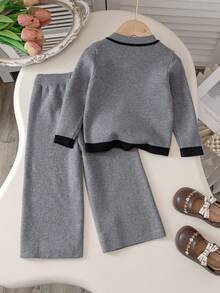 Conjunto de 2 peças: 1 cardigan de malha com bolso falso e cor sólida para meninas e 1 calça de malha também em cor sólida. Ideal para uso diário, férias, primavera, outono e inverno. - Cinza - Ver 2