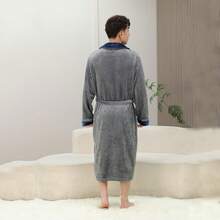 1 pezzo Accappatoio unisex per coppia e studenti, in flanella morbida e calda, casual da casa, con patchwork bicolore, colore unito, carino, con collo a revers, accappatoio da bagno, accappatoio da mattina, accappatoio lungo, abbigliamento da relax, per bagno, nuoto, viaggio, uso personale, regalo - Multicolore - Visualizzare 4