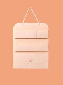 1个悬挂式收纳袋 - 带挂绳，可收纳珠宝和化妆品，方便携带，轻巧设计