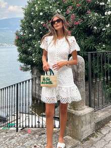 Vusalt 女士夏季白色刺绣蕾丝复古优雅泡泡袖修身法式度假连衣裙，适合夏季穿着，也适合情人节、海滩、婚礼宾客、生日等场合，是优雅女士、度假装、白色连衣裙和派对礼服的理想选择。 - 白色 - 查看 6