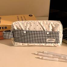 1个 - 慕斯笔袋 - 这款多功能大容量文具收纳盒采用星形波点图案设计，也可作为便携式手提笔袋使用。其多隔层设计使其成为办公室和学校使用的理想之选，也是圣诞节、情人节或新年送给朋友的完美礼物。