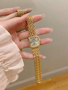 这款金色方形女士石英表精致时尚，是日常搭配、馈赠亲友和聚会的完美之选。 - 金色 - 查看 2