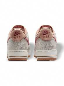 Nike 空军一号 07 LV8 EMB 男士运动鞋 吸汗透气保暖轻便百搭 纯色 Logo 弹性好 易洗速干 运动户外跑步上学日常穿着 浅白色/浅卡其色 HF2898-100 - 淺米白/淺卡其色 - 查看 5