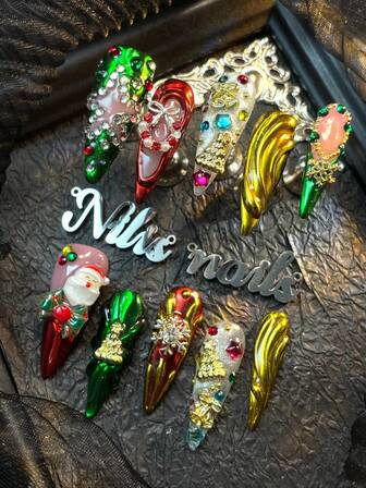 10 piezas Juego de uñas de tacón, pegatinas de arte de uñas hechas a mano, encantos de uñas navideños, gemas de uñas brillantes y coloridas, ojos de gato plateados y patrones geométricos franceses rojos dibujados a mano en estilo Y2K, adecuado para usar, diseño de estrellas dibujadas a mano con cristales, lazo 3D y Papá Noel para que las mujeres los usen en fiestas diarias y en Navidad (con: un trozo de pegamento de gelatina y una tira de fricción) Suministros para uñas