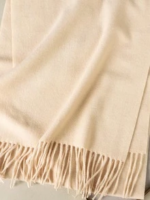 1条经典人字纹流苏纯色羊绒围巾，男女皆宜，时尚休闲防风保暖披肩，舒适羊毛毯围巾，适合日常佩戴，秋冬季节适用。 - 杏色 - 查看 3