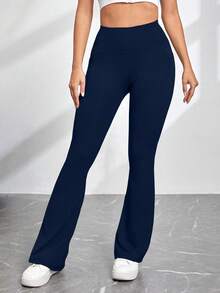 这款时尚冬季喇叭裤套装采用高腰设计，内衬保暖面料，具有修身提臀效果，轻薄透气，弹性十足，适合户外活动和通勤穿着。优雅的高腰紧身裤同样具有提臀塑形效果，内衬保暖面料，让您在通勤途中保持优雅身姿。 - 彩色 - 查看 3