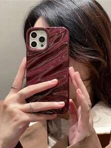 Ốp điện thoại thời trang tối giản, bất đối xứng, họa tiết lượn sóng, màu đỏ tía, kiểu Apple Y2K, họa tiết lượn sóng 3D, bề mặt bóng, mạ điện, chống rơi vỡ, tương thích với iPhone 15/15 Pro Max/15 Pro/15 Plus/11/12/13/14/16 Pro Max/XS/XR/11 Pro/11 Pro Max/12 Pro/12 Pro Max/13 Pro/13 Pro Max/7 Plus/14 Pro/14 Pro Max/14 Plus/16 Pro/16 Plus/7 Plus/8 Plus/8/SE2. Chống nước, chống sốc, chống trầy xước. Quà tặng mùa xuân, tiệc tùng. - Màu Đỏ Sâu - Xem 2