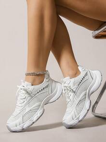 1 par de zapatillas gruesas con suela gruesa para mujer, para todas las estaciones, de malla plana con punta redonda, versátiles, blancas, de estilo retro casual, zapatos deportivos de moda con cordones para exteriores - Blanco - Ver 1