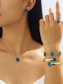 1 Dreamy Blue Lucky Clover Pendant Necklace, 1 Bracelet, 1 Pair Earrings, 1 Ring, 1 Bangle Women Jewelry Set - Blue - View 2