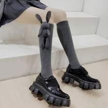 Calcetines grises hasta la rodilla para mujer, adorables calcetines largos y altos con diseño de conejo de peluche en 3D. - Gris - Ver 1