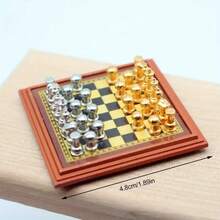 1:12 迷你国际象棋套装 - 金属棋盘桌面版，迷你家居装饰，DIY收藏展示，创意生日礼物，闪亮复古金属设计，国际象棋棋盘游戏，桌面游戏配件，娃娃屋装饰，无需用电，适用于娃娃屋配件、玩具屋配件、卧室配件、桌面装饰、客厅装饰、房间装饰、收藏礼物、生日礼物、个性化礼物、办公桌配件 - 彩色 - 查看 11