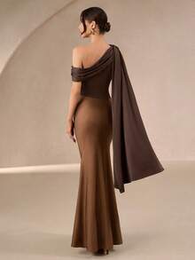 女士新款优雅浪漫性感通勤美人鱼长裙——垂褶挂脖领口，荷叶边细节，是派对、度假、返校节、浪漫约会、婚礼宾客活动和新年庆祝活动的理想之选。 - 棕色 - 查看 2